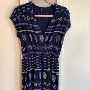 Lucky woman’s medium knit dress! Navy with floral print.